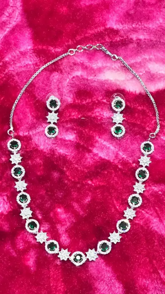 Elegant Star Motif Green Necklace Set